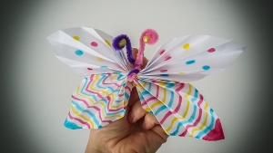 papillon en papier coloré