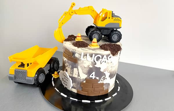 Gâteau d'anniversaire pour enfant sur le thème chantier