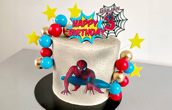 Photo d'un gâteau d'anniversaire Spiderman