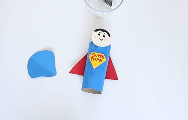 Découpage des accessoires du super héros